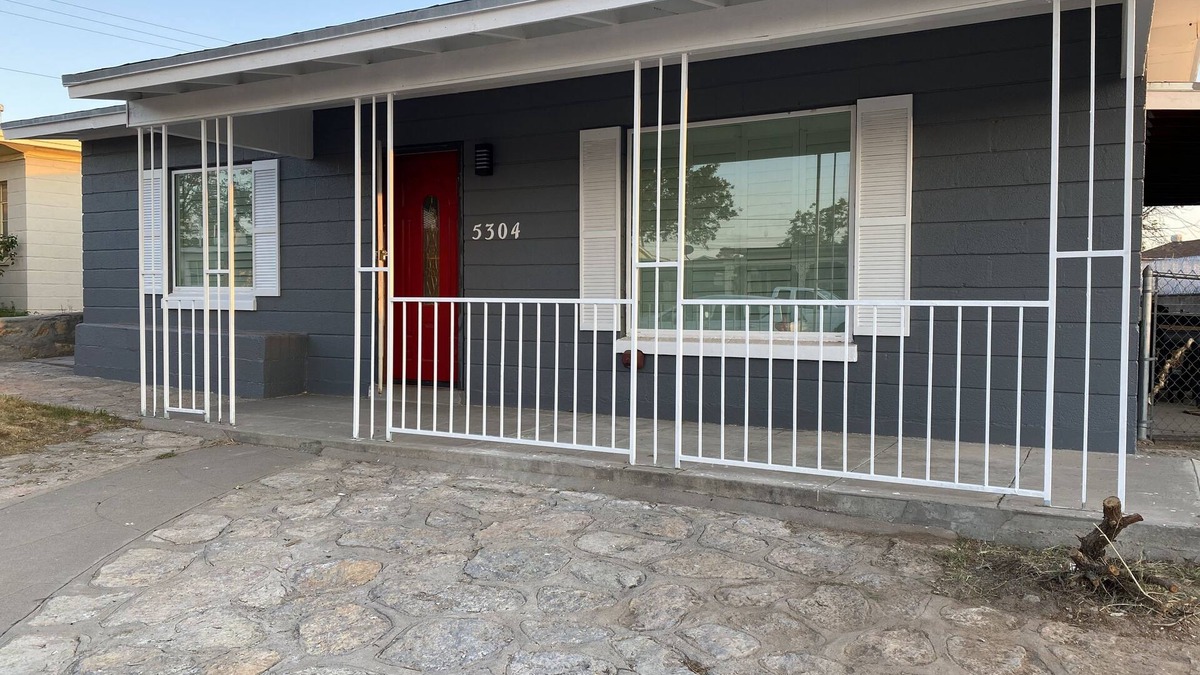 Timberwolf House | Comfy Casita