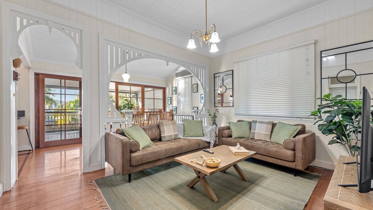 Woolloongabba House | Comfy, Character QLD’r ~ 3Bed House w/Parking ~ Woolloongabba