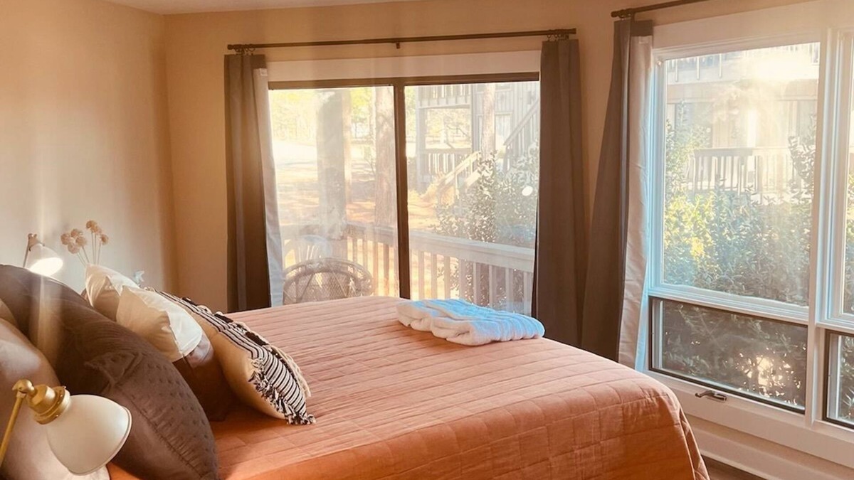 Foxfire Condo | Comfy & Charming 2BR/2BA Condo with Golf View