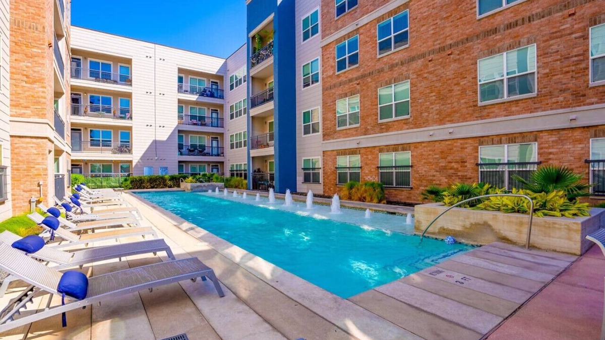 Alamo Heights Apartment | Comfy Chic King Bed Refreshing Office Desk w/Pool