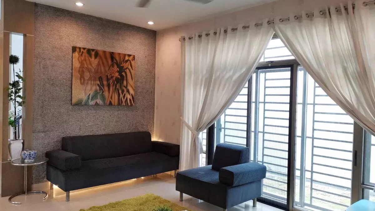 Taman Mount Austin House | Comfy Corner House Mount Austinnn