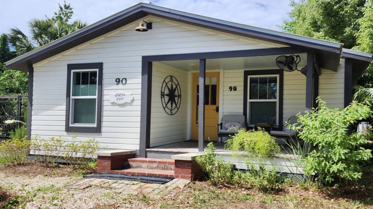 Historic Downtown Apalachicola Cottage | Comfy Cottage in Apalachicola; Easy Walk to Downtown!