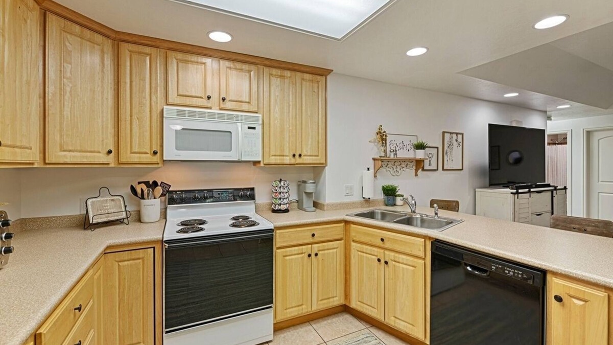 West Jordan House | Comfy Cul de sac Basement Apartment