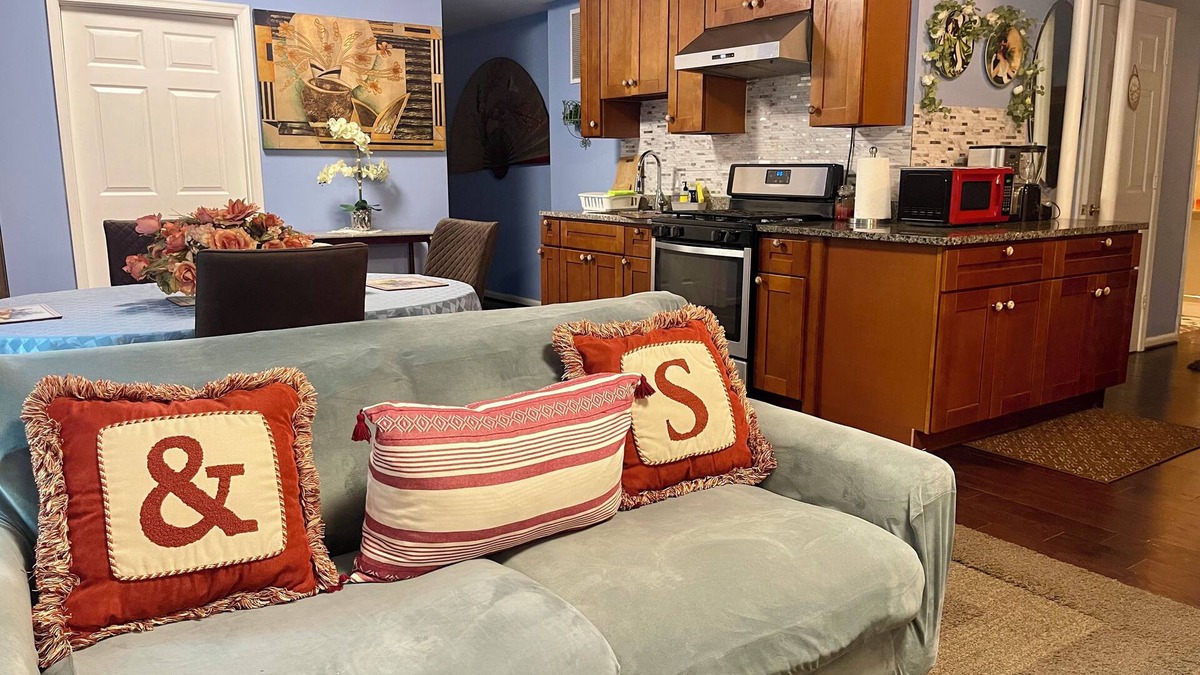Montclair House | Comfy Deluxe Getaway Suite