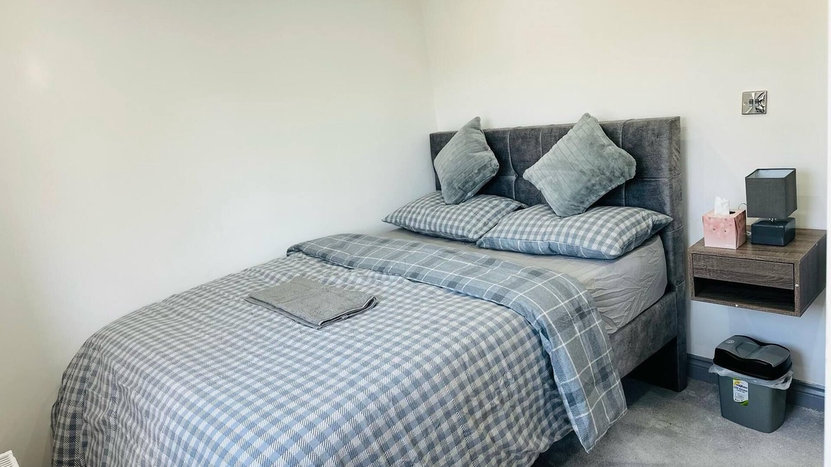 Broadheath House | Comfy Double Relax & Unwind