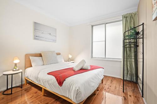 Marayong House | Comfy Double Room - Cozy and Well-Connected - Shared Bathroom