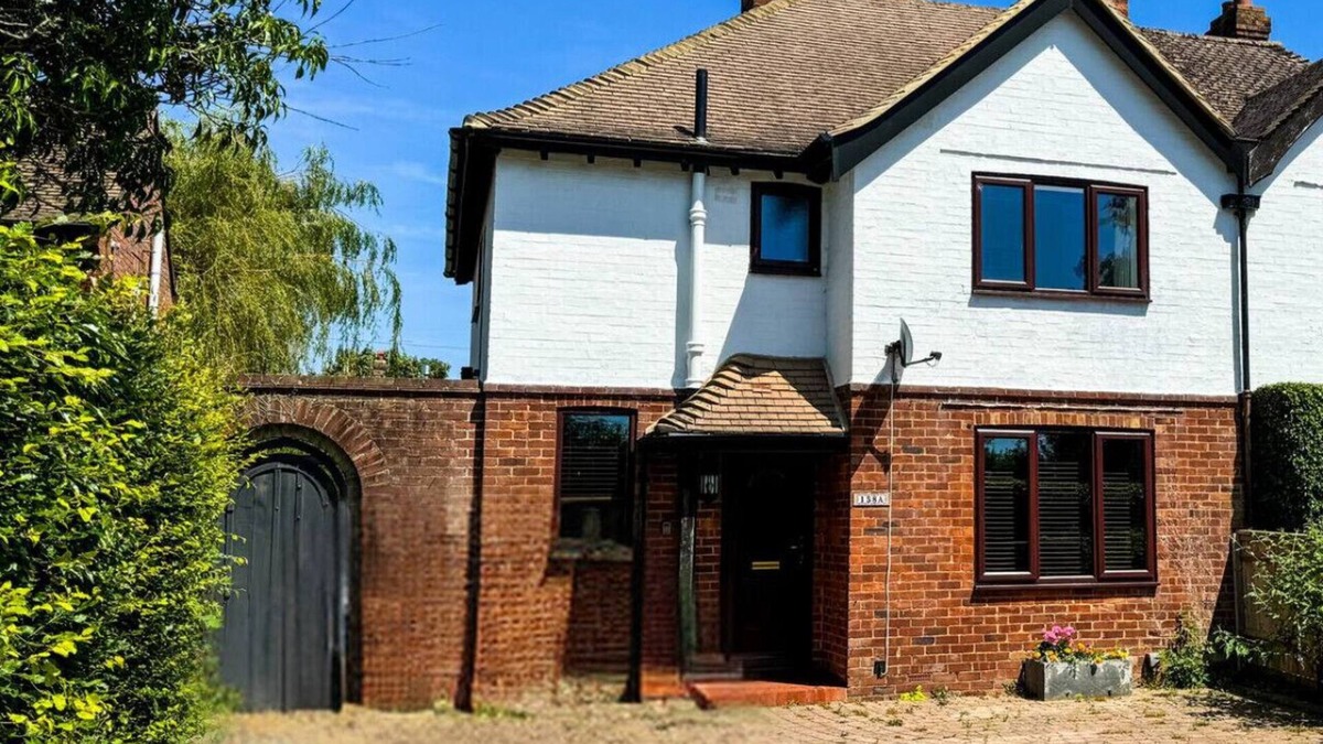 Hildenborough House | Comfy Family Home | Big Garden + 2-Car Driveway