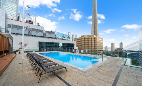 Toronto Entertainment District Apartment | Comfy Front Wellington Suites CN Tower Rogers Centre & Free Parking