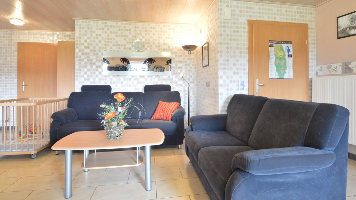 Burg-Reuland House | Comfy Holiday Home in Burg Reuland with Sauna, Terrace, BBQ