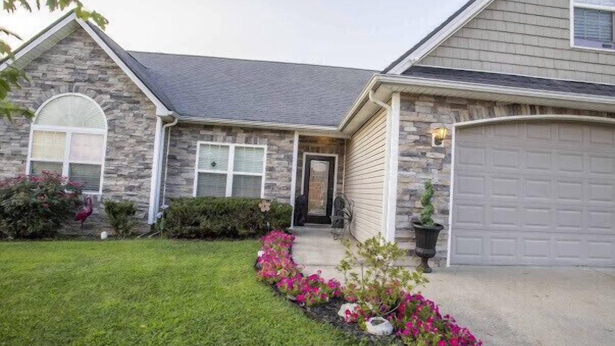 Radcliff House | Comfy home in military community