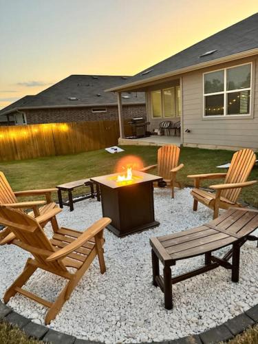 McNeil House | Comfy Home mins from Downtown, UT, Domain & Rodeo