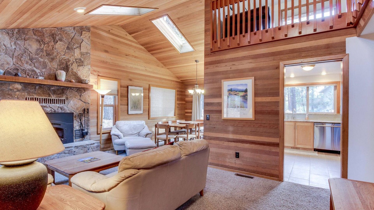 Overlook Park House | Comfy Home w/Private Hot Tub, 10 SHARC Passes, & Convenient Location