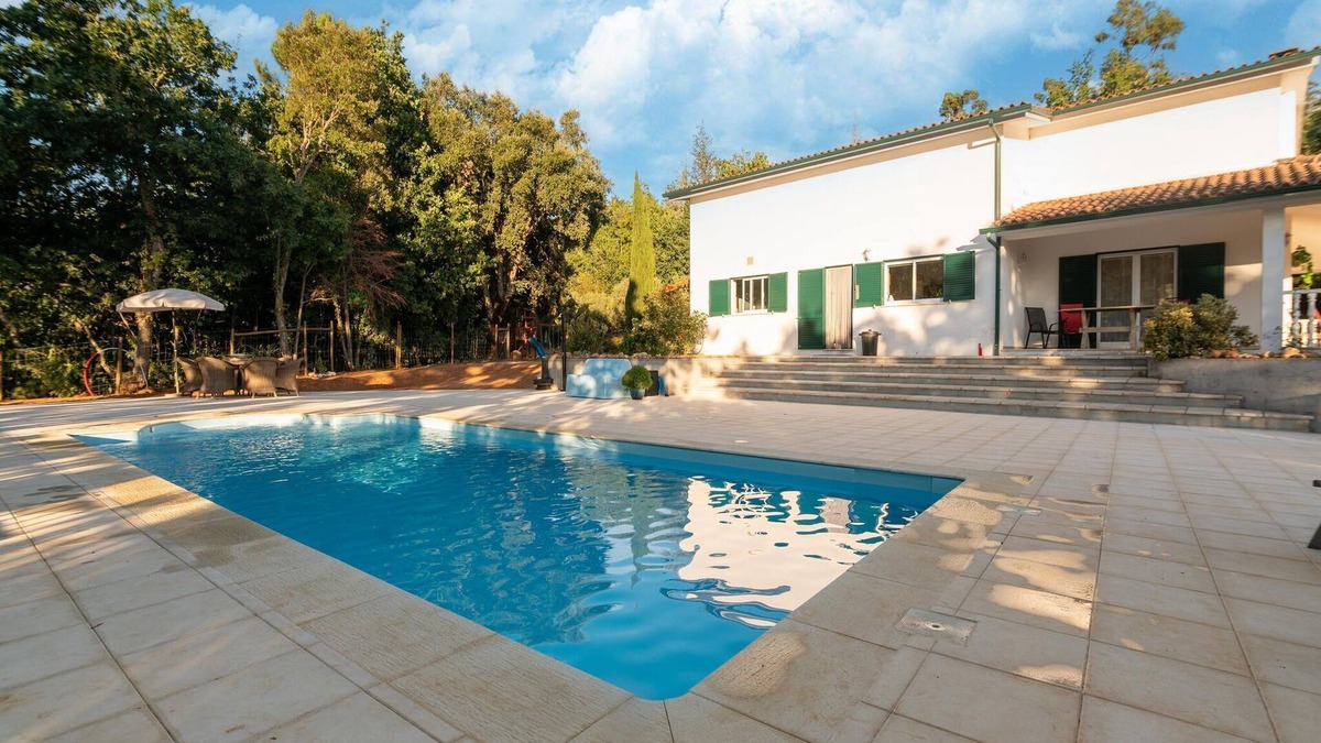 Arganil House | Comfy house with large garden and swimming pool