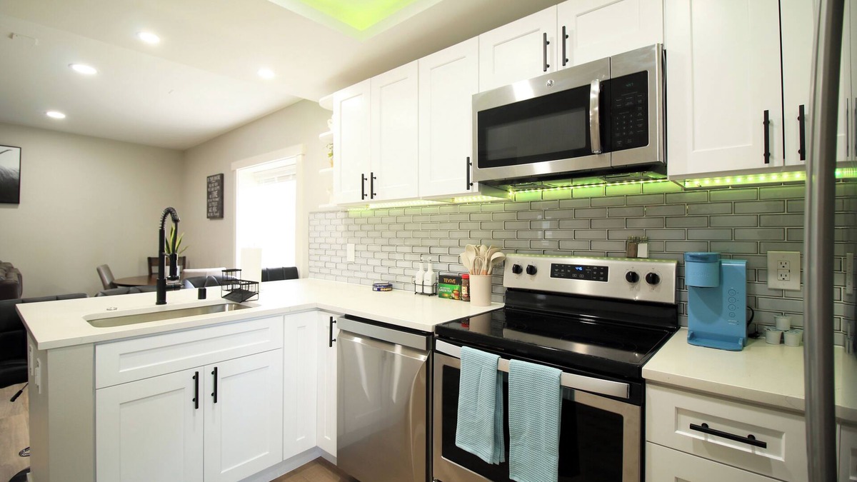 Northwest Everett House | Comfy Modern Historic Everett Stay A