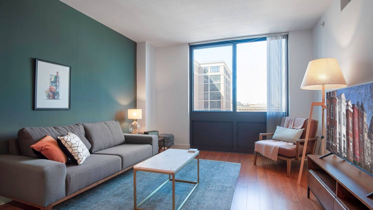 Mount Vernon Triangle Apartment | Comfy Mt. Vernon 1BR w/Gym, Doorman, close to metro, by Blueground