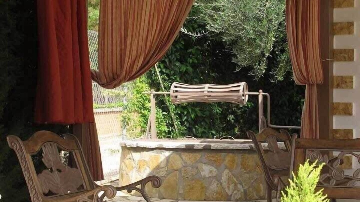 Marathopoli Apartment | Comfy nest in a garden, 1,5km to the sandy beach