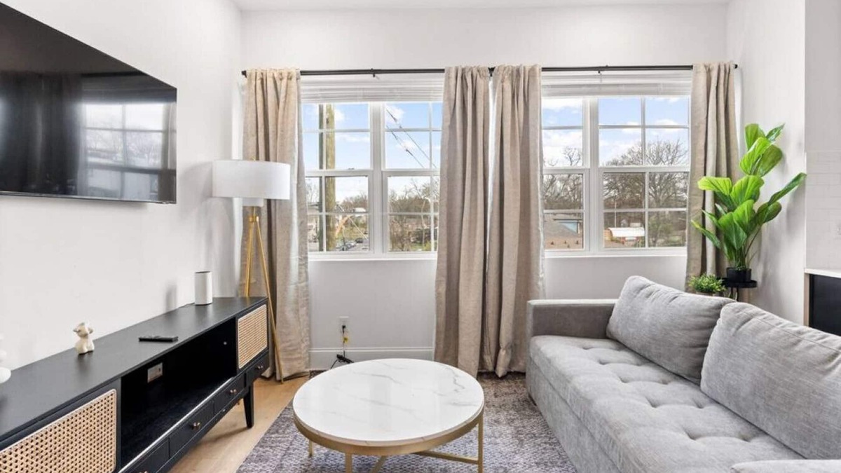Cleveland Park Condo | Comfy New 5 Bed, 2 Bedroom Close to Downtown!