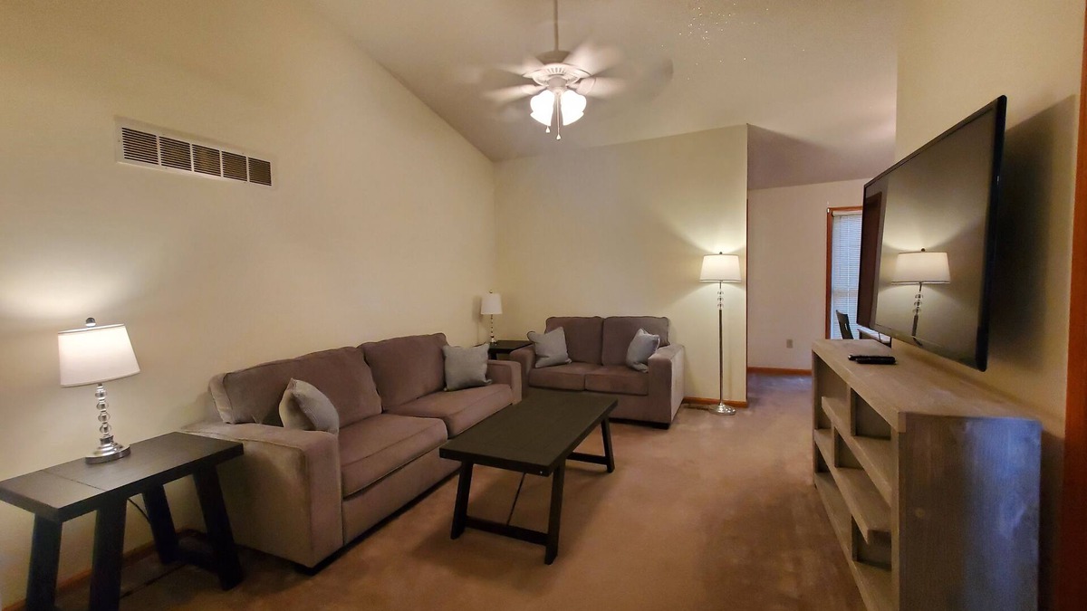 Warrensburg House | Comfy Newly Furnished Home