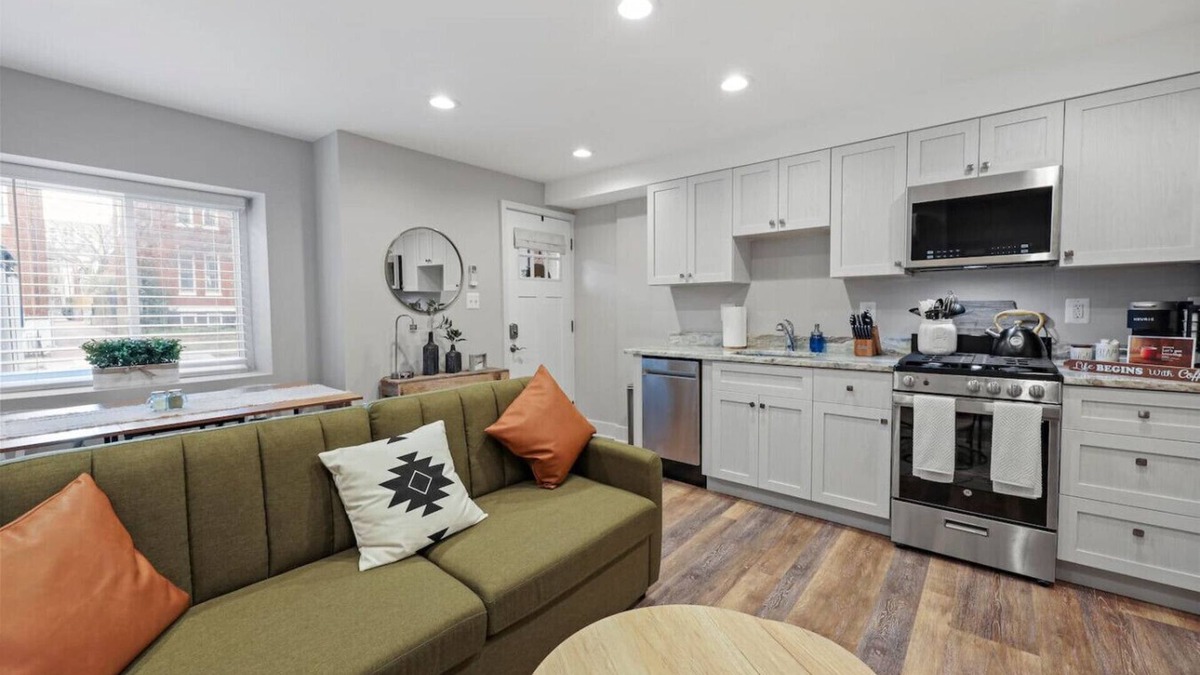 Shaw Apartment | Comfy NW Gem-5 min walk to Metro/DT/Convention Ctr