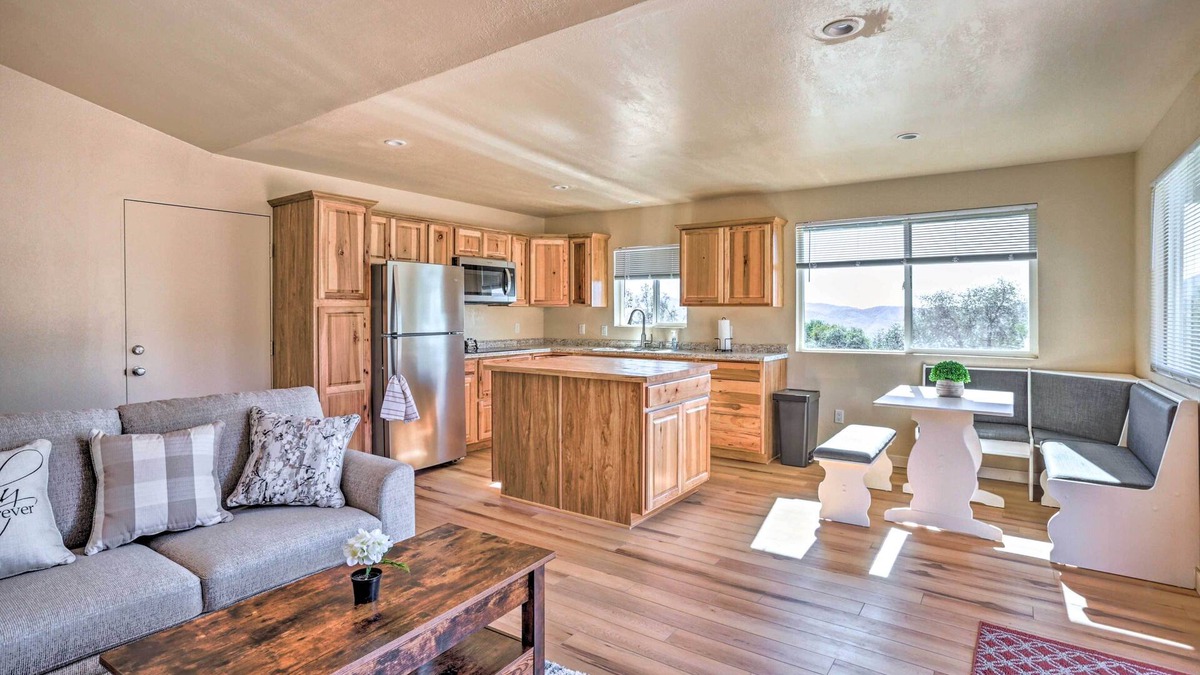 Yosemite Forks House | Comfy Oakhurst Duplex Near Hiking & Sightseeing!