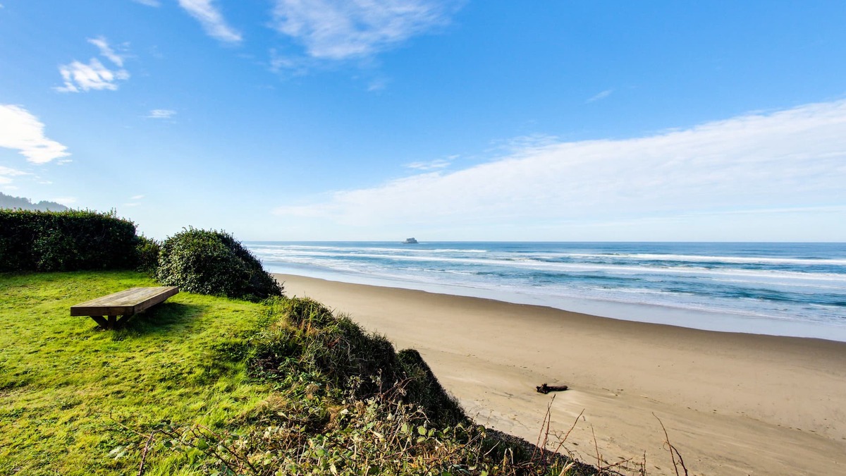 Arch Cape Cabin | Comfy oceanfront home three blocks to the beach with amazing views - dogs OK