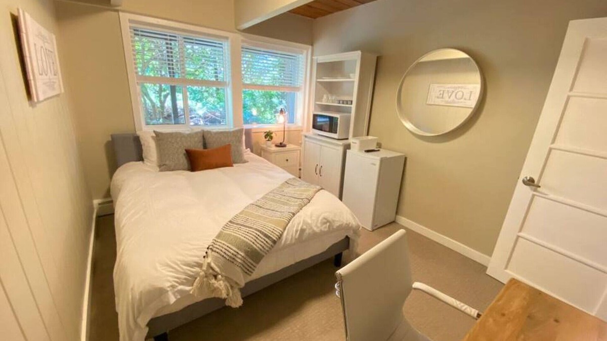 Caulfeild House | Comfy pretty room in Cedar Woods!