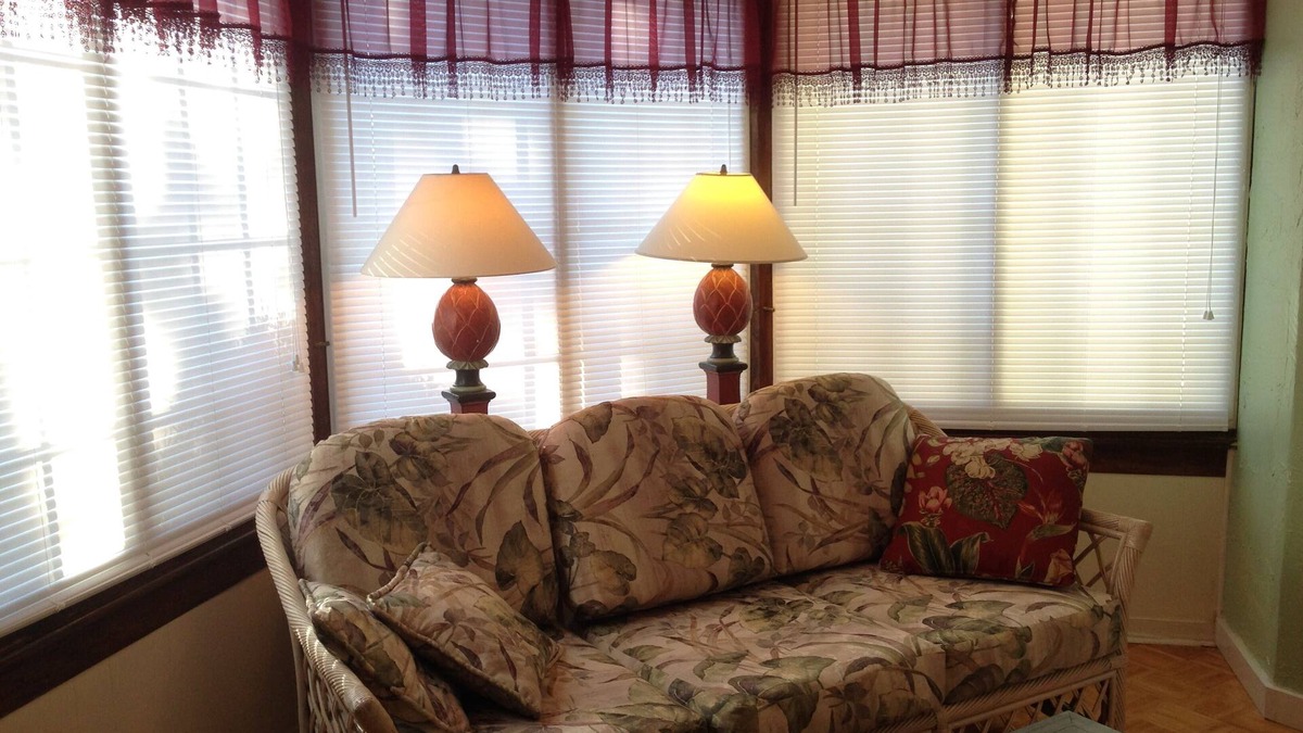 DeLand Apartment | Comfy Queen large 1/1, Near Stetson, Sky Diving, St Johns River, racing, beach
