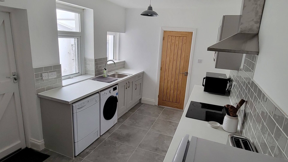 Treforest House | Comfy room in HMO