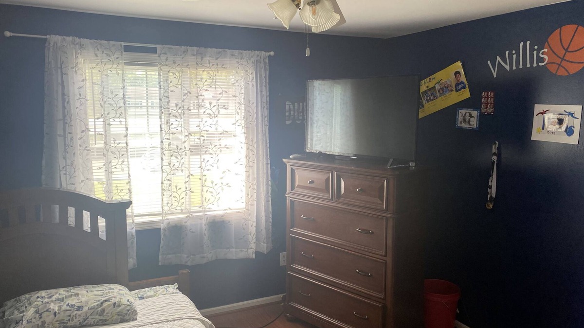 Taylor Condo | Comfy room located nearby the airport