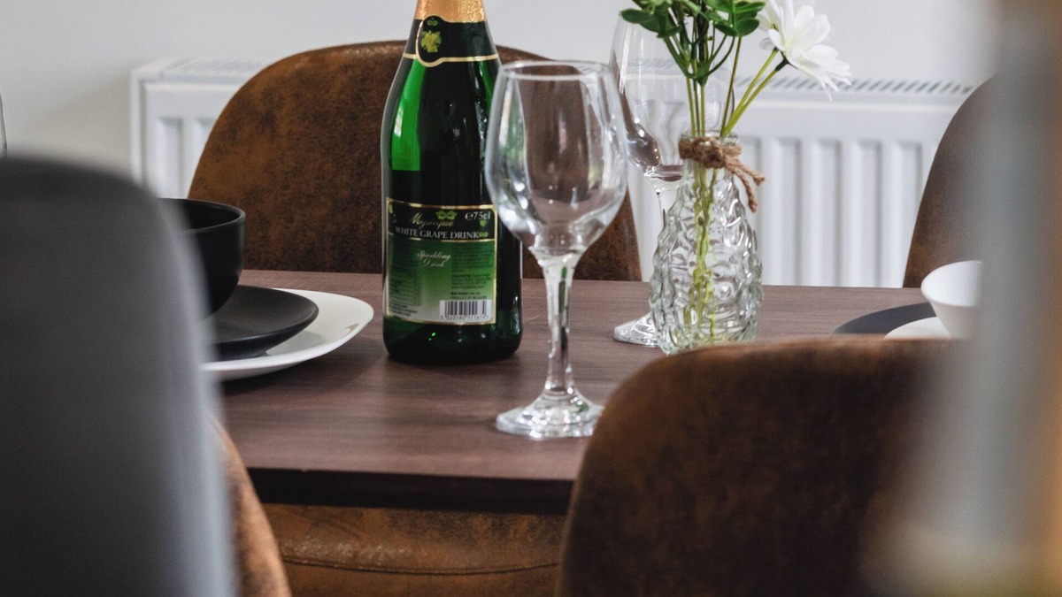 Preston House | Comfy Spacious Home Near Preston City Centre - Sleeps 7