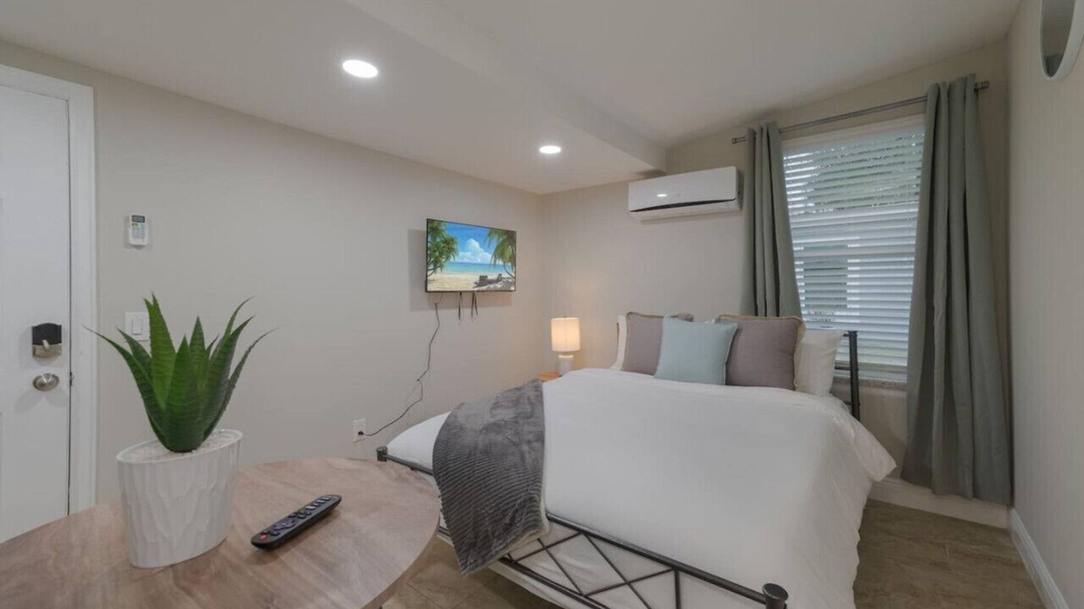 Azalea Park House | Comfy studio in Central Orlando