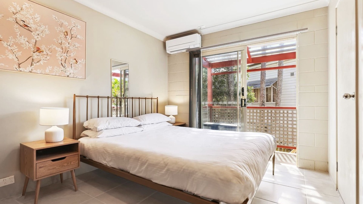 East Brisbane Apartment | Comfy Studio near Gabba with Secure Parking