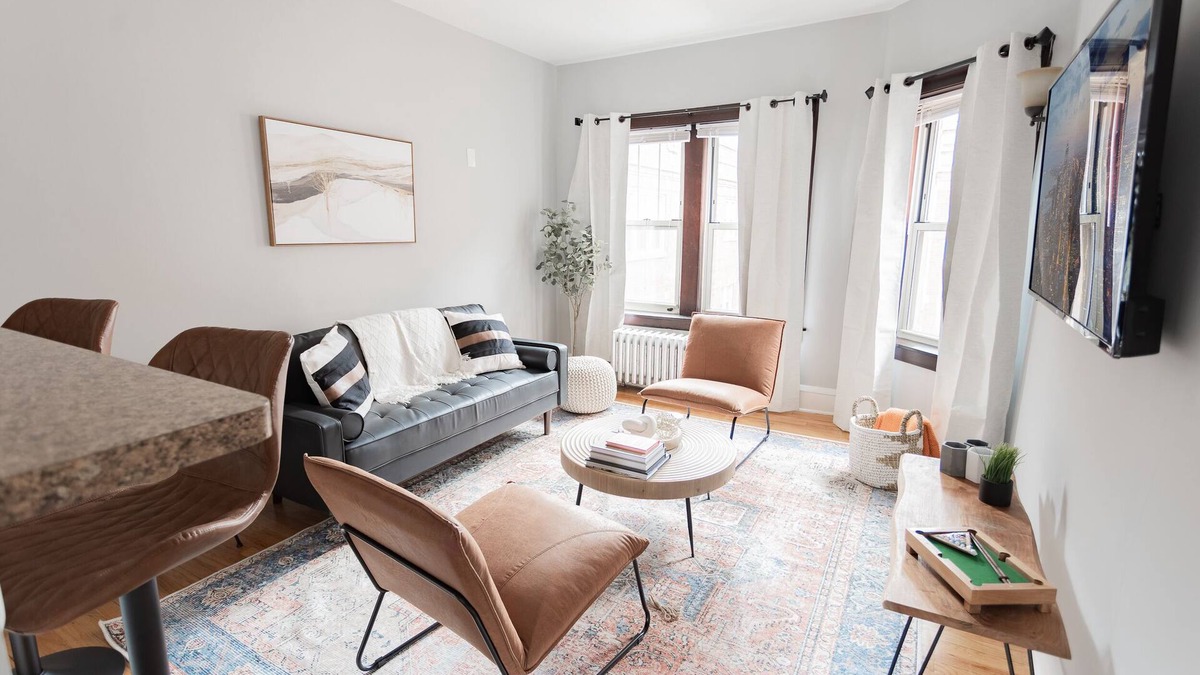 Chicago Apartment | Comfy|Stylish 1Bd 1Ba - Portage Park