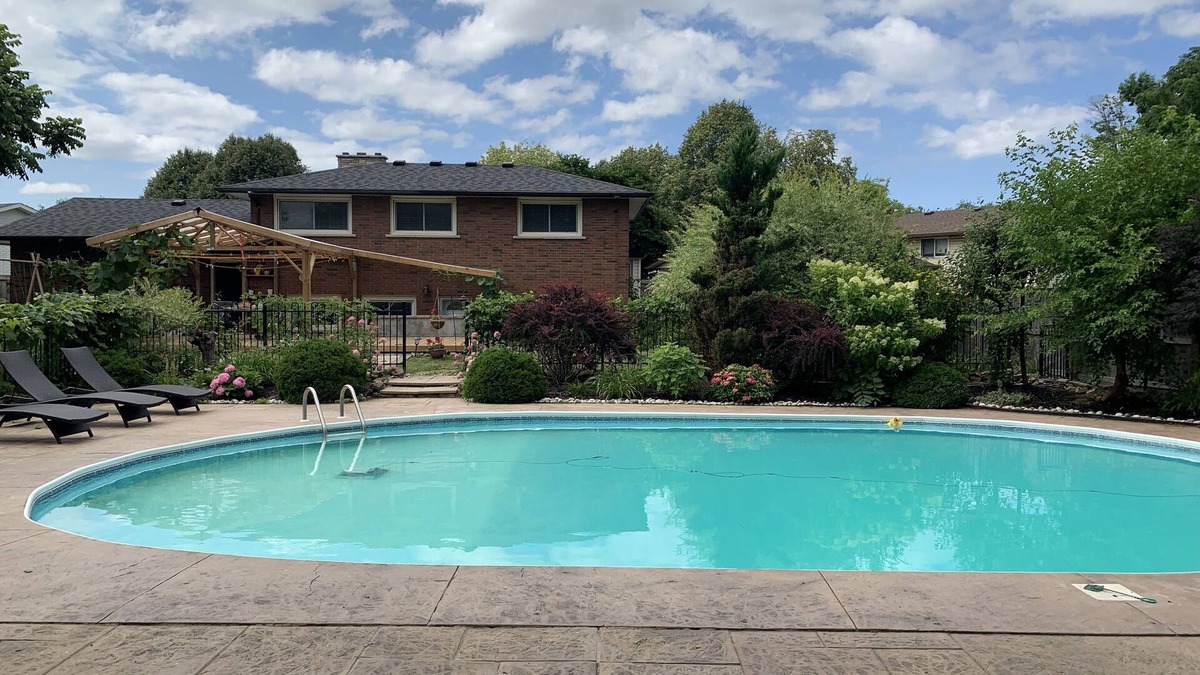 Niagara Falls House | Comfy suite with private pool （4-6 guests)