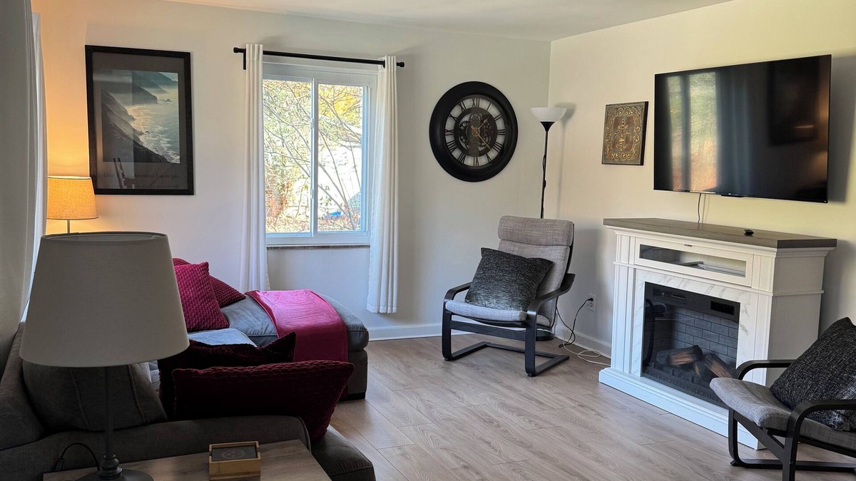 Verona House | Comfy three bedroom home near Pitt, CMU and downtown PGH attractions