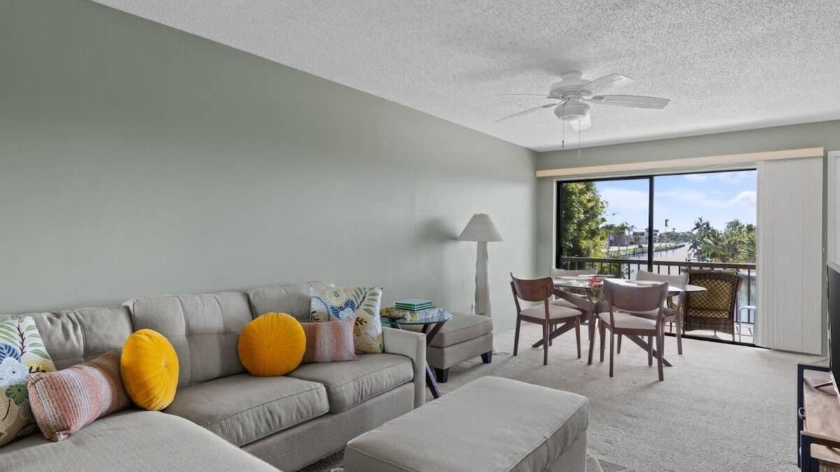 Shell Harbor Condo | Comfy Waterfront Condo at Tennisplace, POOL OPEN