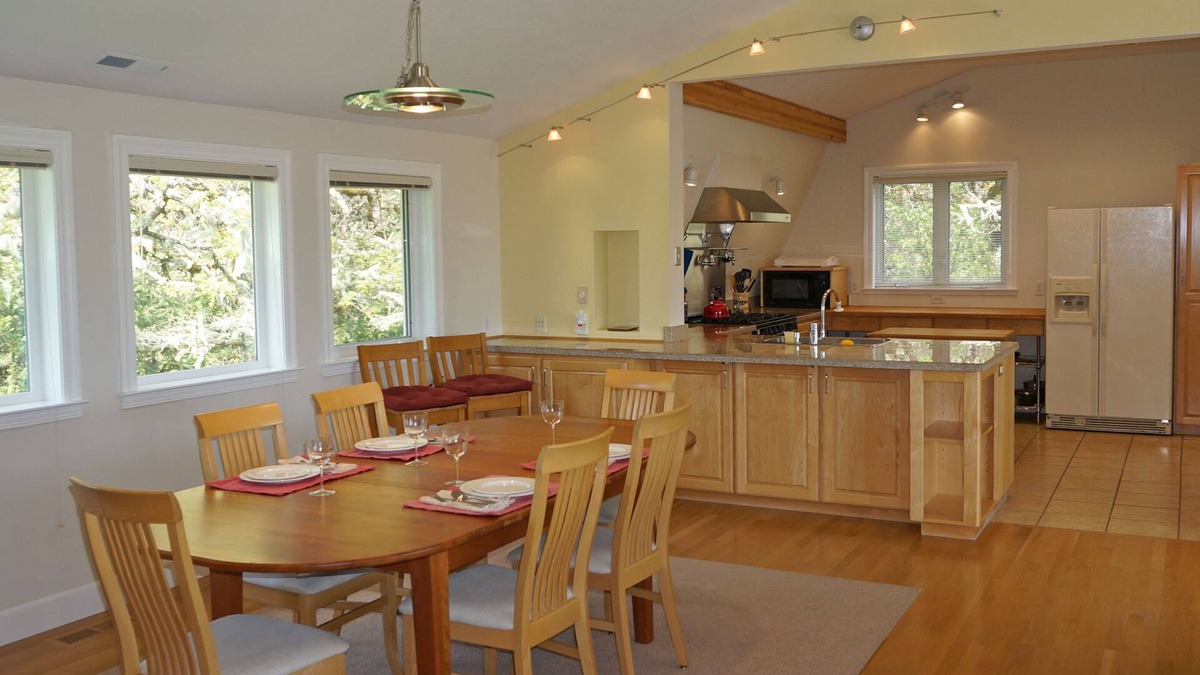Springfield House | Comfy, Well-Appointed Guest House with a Beautiful View!