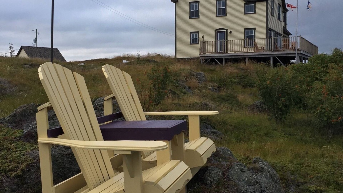 Trinity Cottage | COMMANDER'S KEEP VACATION HOME - 4 1/2 ⭐️