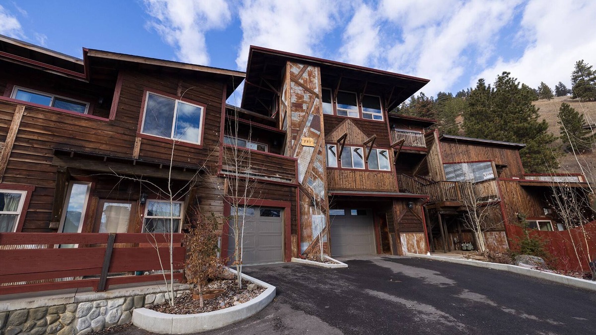 East Missoula Condo | Commanding views just minutes from downtown with Elevator access