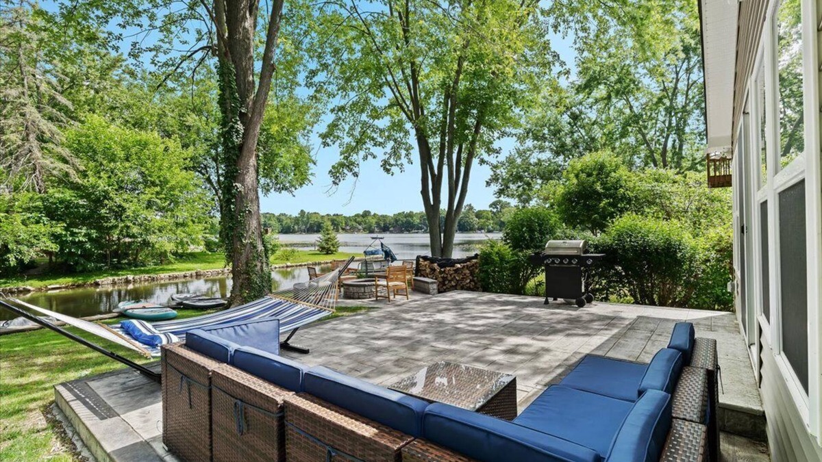 Commerce Township Cottage | Commerce Cove Cottage - Quiet Lake Retreat, Pet-Friendly!