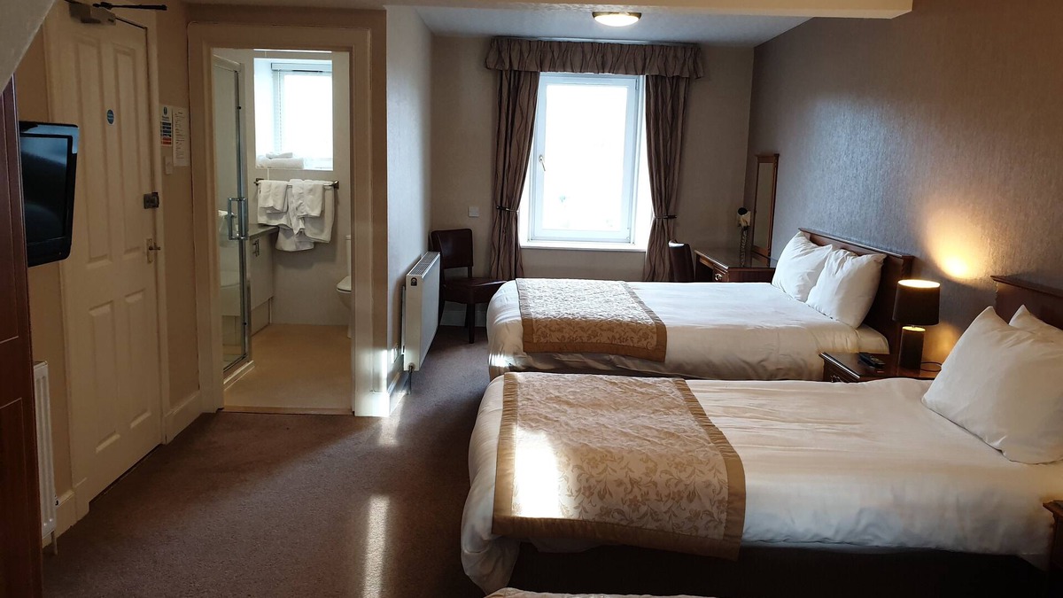 Cromarty Firth Hotel | COMMERCIAL HOTEL
