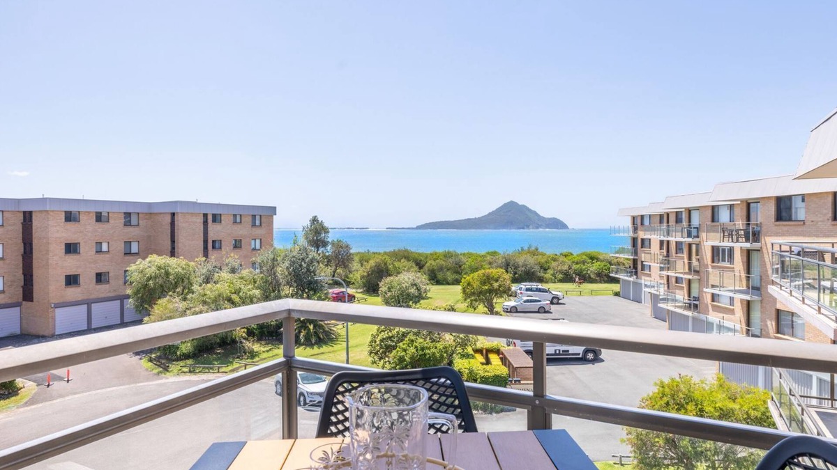 Nelson Bay Apartment | Commodore 6, 6 Intrepid Cl - water views, Air Con, Wi-Fi