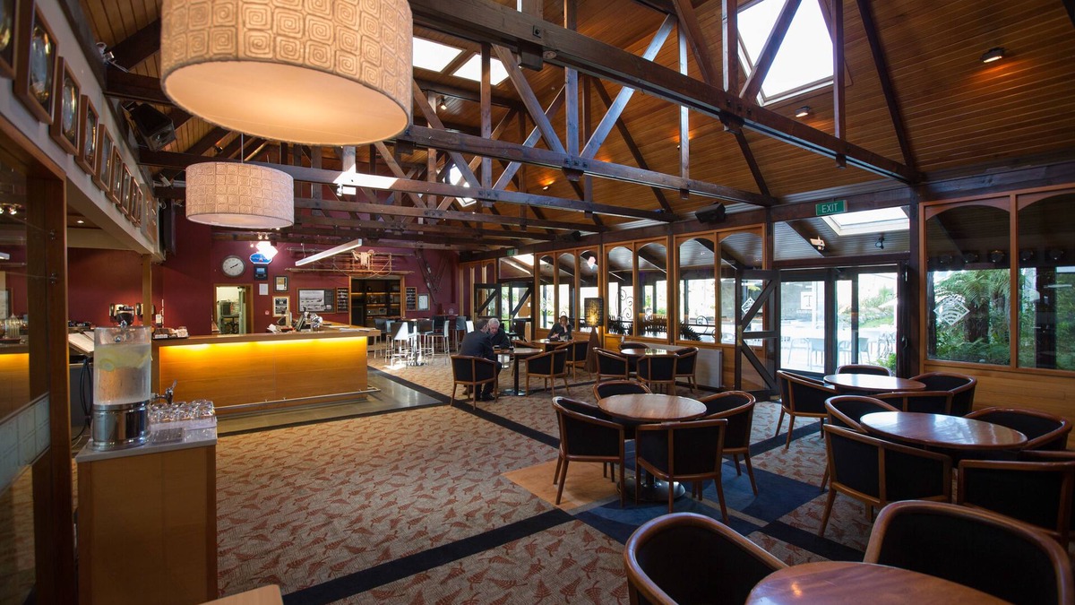 Burnside Hotel | Commodore Airport Hotel