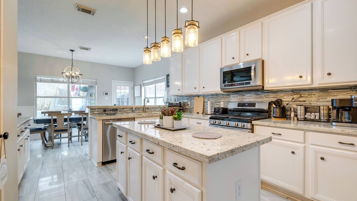 Tomball Cottage | Community Perks at Luxe Houston Area Home!