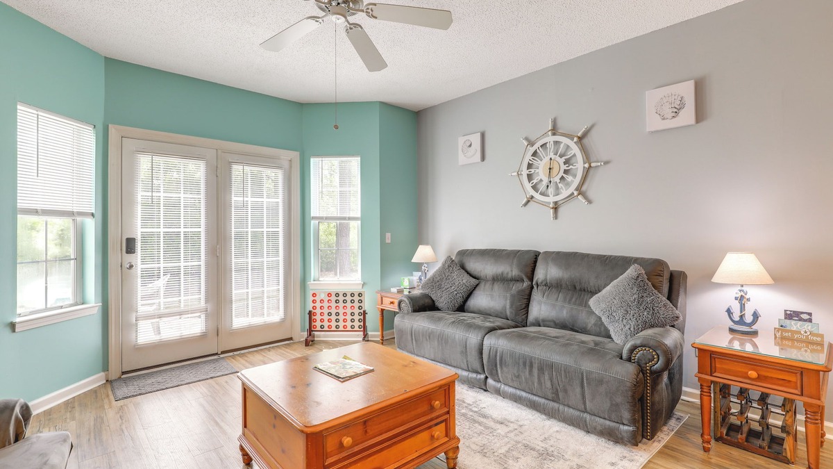 Red Hill Condo | Community Pool & Tennis Court: Myrtle Beach Condo