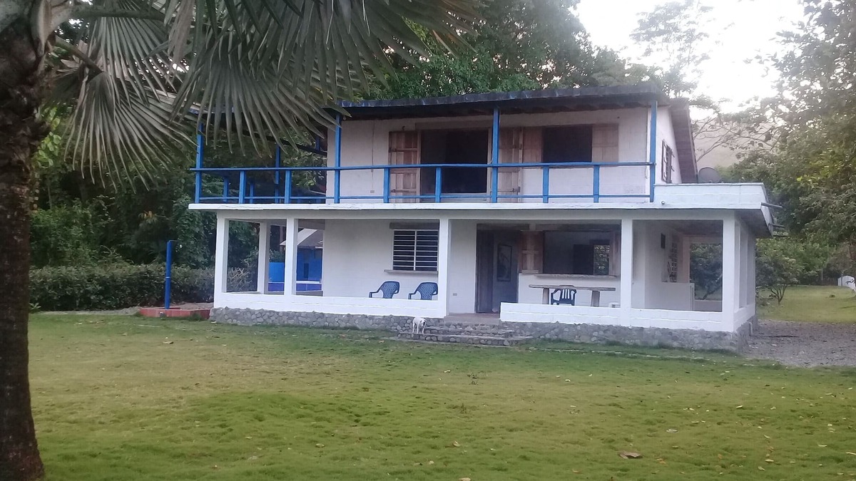 Capurgana House | Comoda y sencilla casa frente a la playa.