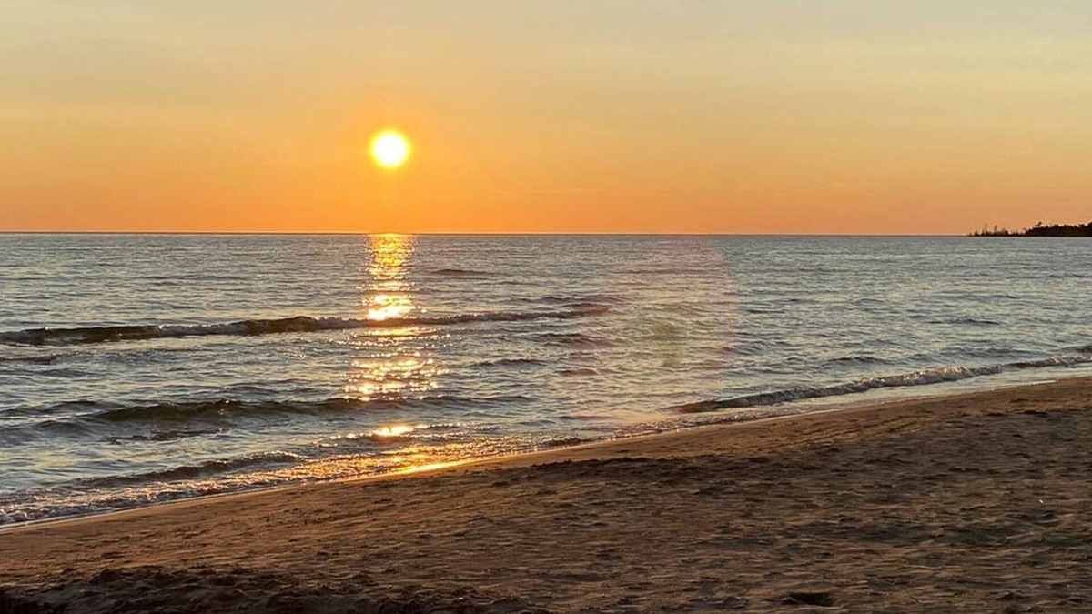 Sauble Beach Cottage | Compass Cottage - Pool & 10 mins to Sauble Beach