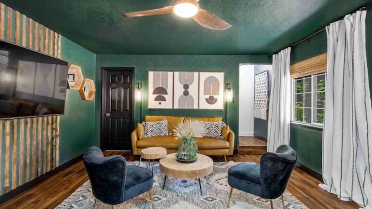 Sierra Village Cabin | Compass NORTH! A Boho Bungalow Fast Wi-Fi A/C