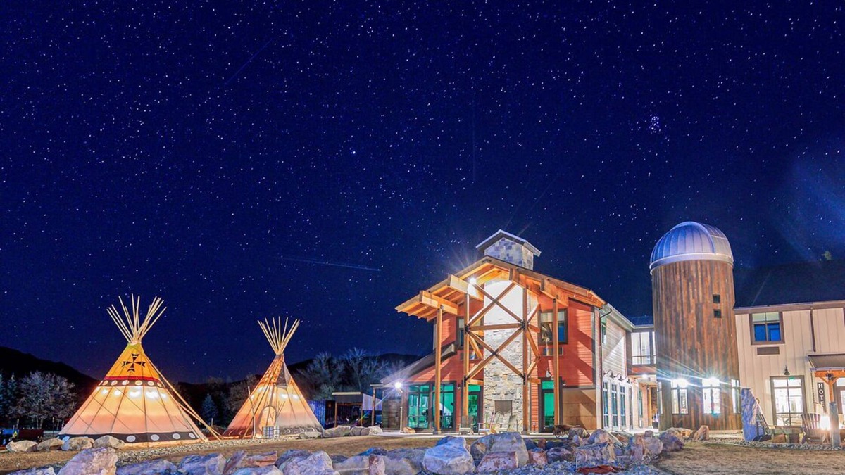Huntsville Hotel | Compass Rose Lodge