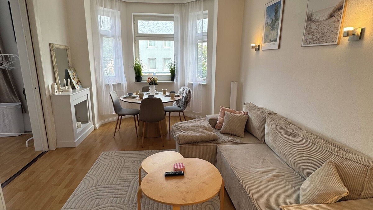 Gaarden-Sud - Kronsburg Apartment | Complete: 2-room apartment centrally located in an old building